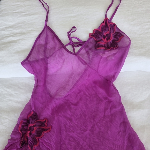 Victoria's Secret Silk in Bold Pink - Picture 4 of 6